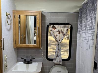 2002 Winnebago VISTA 21B Rialta   - Photo 18 - Chino Hills, CA 91709