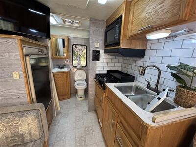 2002 Winnebago VISTA 21B Rialta   - Photo 4 - Chino Hills, CA 91709