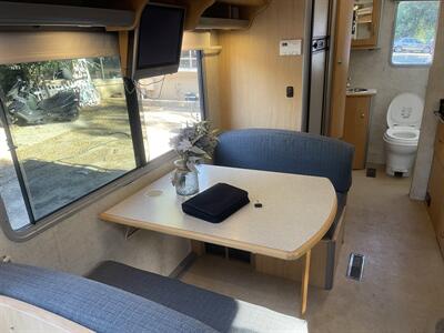 2005 Winnebago VIEW 23H   - Photo 9 - Brea, CA 92822