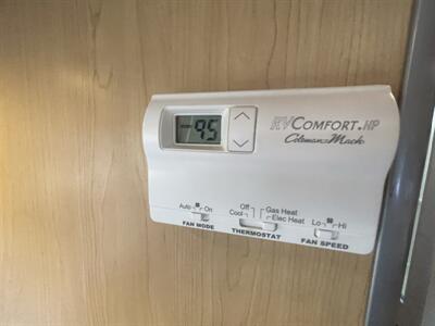 2005 Winnebago VIEW 23H   - Photo 24 - Brea, CA 92822