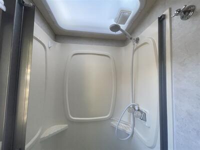 2005 Winnebago VIEW 23H   - Photo 18 - Brea, CA 92822