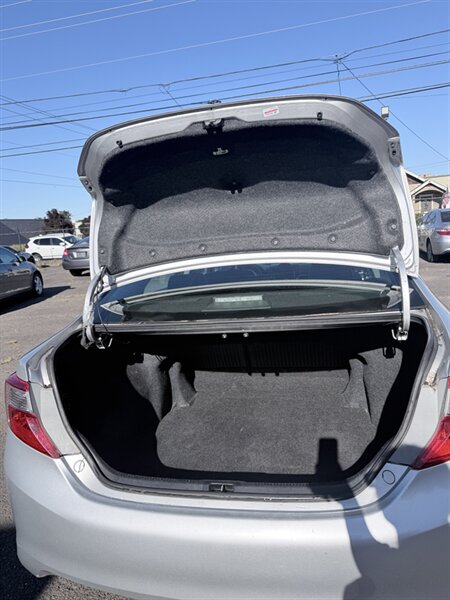 2014 Toyota Camry L - Photo 8 - Salem, OR 97302