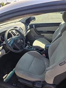 2010 Kia Forte Koup EX   - Photo 8 - Salem, OR 97302