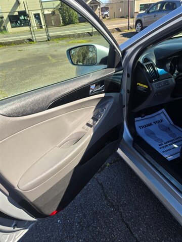 2014 Hyundai SONATA SE - Photo 8 - Salem, OR 97302