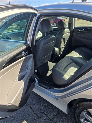 2014 Hyundai SONATA SE - Photo 5 - Salem, OR 97302