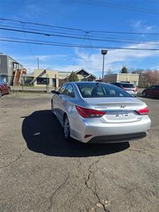 2014 Hyundai SONATA SE - Photo 4 - Salem, OR 97302