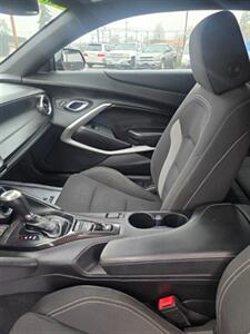 2018 Chevrolet Camaro LT   - Photo 8 - Salem, OR 97302