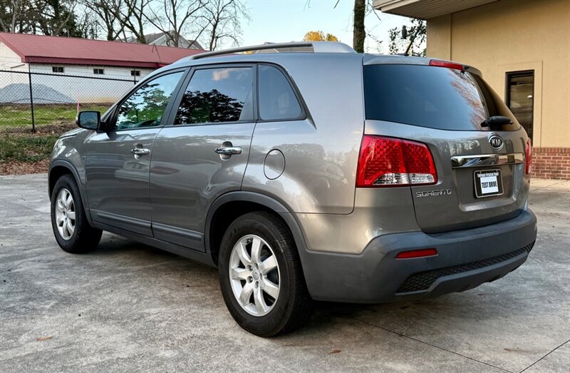 2012 Kia Sorento LX - Photo 5 - Gainesville, GA 30501