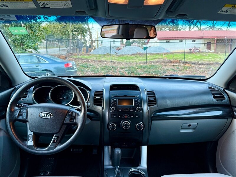 2012 Kia Sorento LX - Photo 15 - Gainesville, GA 30501
