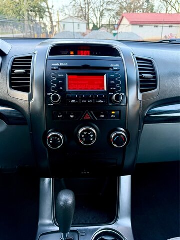 2012 Kia Sorento LX - Photo 14 - Gainesville, GA 30501