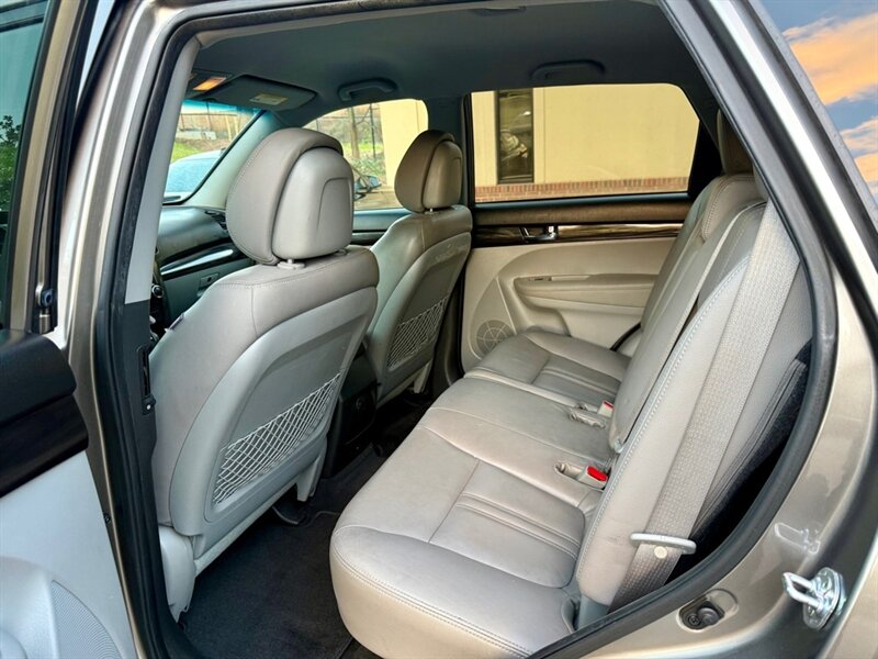 2012 Kia Sorento LX - Photo 8 - Gainesville, GA 30501