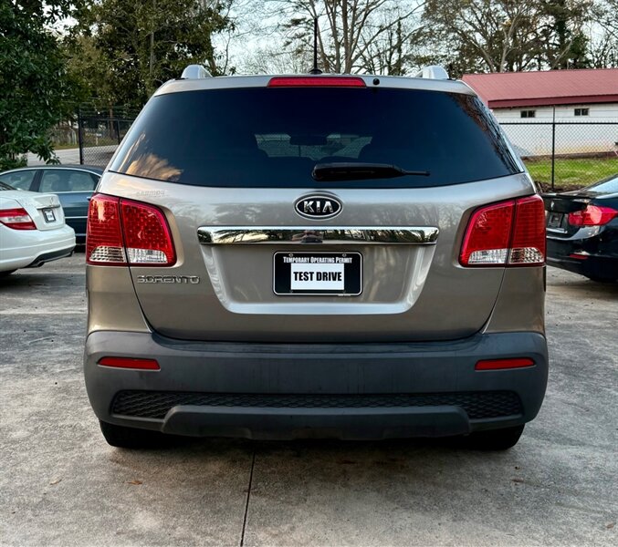 2012 Kia Sorento LX - Photo 6 - Gainesville, GA 30501
