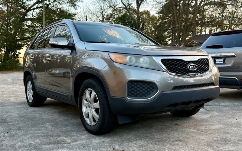 2012 Kia Sorento LX - Photo 2 - Gainesville, GA 30501