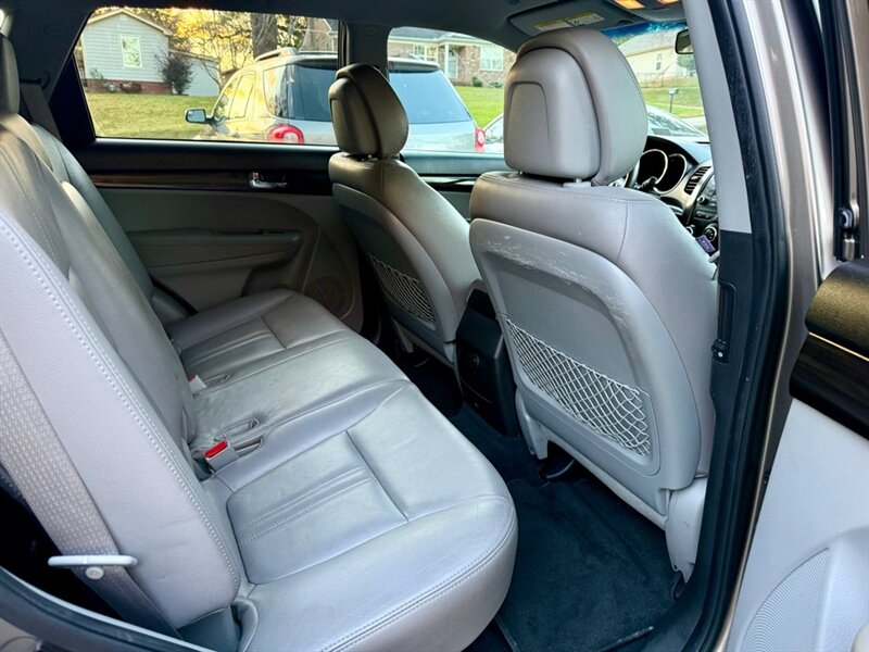 2012 Kia Sorento LX - Photo 10 - Gainesville, GA 30501