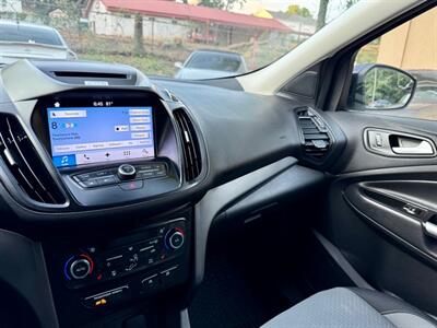 2017 Ford Escape SE   - Photo 14 - Gainesville, GA 30501