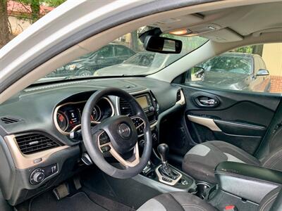 2018 Jeep Cherokee LATITUDE   - Photo 10 - Gainesville, GA 30501