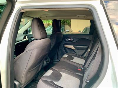 2018 Jeep Cherokee LATITUDE   - Photo 11 - Gainesville, GA 30501