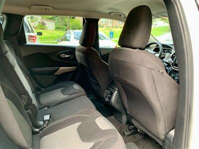 2018 Jeep Cherokee LATITUDE   - Photo 12 - Gainesville, GA 30501