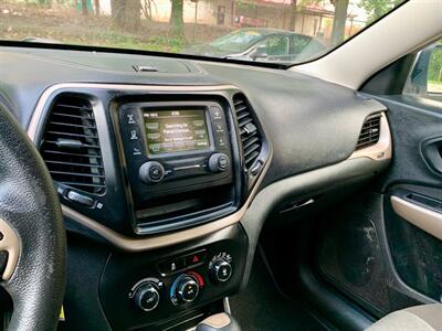 2018 Jeep Cherokee LATITUDE   - Photo 15 - Gainesville, GA 30501