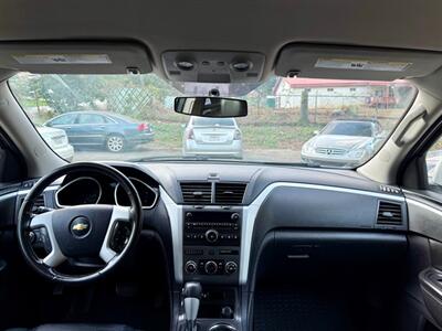 2012 Chevrolet Traverse LT   - Photo 11 - Gainesville, GA 30501