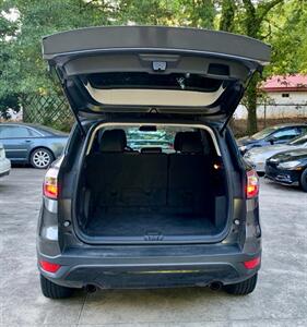 2018 Ford Escape SE   - Photo 5 - Gainesville, GA 30501