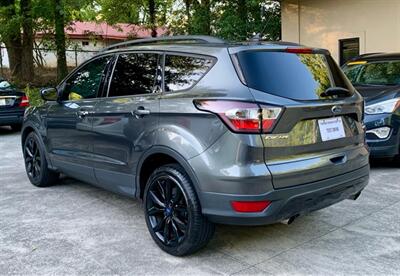 2018 Ford Escape SE   - Photo 3 - Gainesville, GA 30501