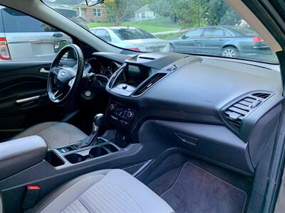 2018 Ford Escape SE   - Photo 8 - Gainesville, GA 30501