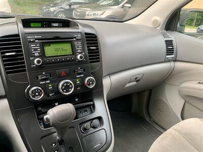 2014 Kia Sedona LX   - Photo 13 - Gainesville, GA 30501