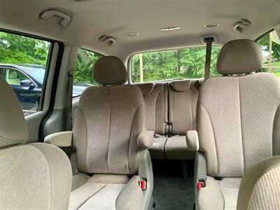 2014 Kia Sedona LX   - Photo 17 - Gainesville, GA 30501
