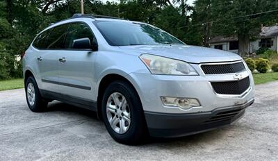 2012 Chevrolet Traverse LS   - Photo 2 - Gainesville, GA 30501