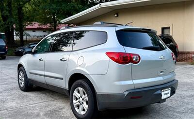 2012 Chevrolet Traverse LS   - Photo 3 - Gainesville, GA 30501