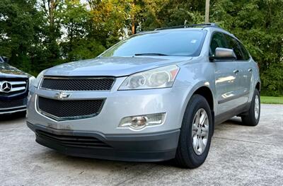 2012 Chevrolet Traverse LS   - Photo 1 - Gainesville, GA 30501