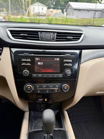 2016 Nissan Rogue S - Photo 14 - Gainesville, GA 30501