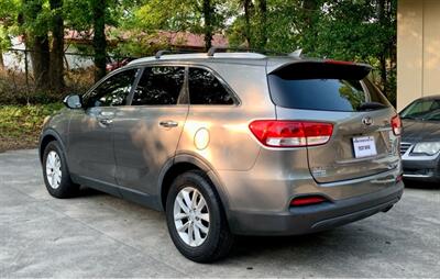 2016 Kia Sorento L   - Photo 4 - Gainesville, GA 30501