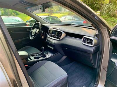 2016 Kia Sorento L   - Photo 7 - Gainesville, GA 30501
