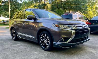 2016 Mitsubishi Outlander SE   - Photo 2 - Gainesville, GA 30501