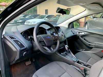 2016 Ford Focus SE   - Photo 10 - Gainesville, GA 30501