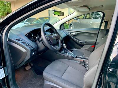 2016 Ford Focus SE   - Photo 8 - Gainesville, GA 30501