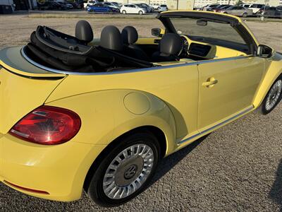 2014 Volkswagen Beetle Convertible 1.8T PZEV  Beetle - Photo 8 - Garland, TX 75041
