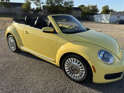 2014 Volkswagen Beetle Convertible 1.8T PZEV  Beetle - Photo 10 - Garland, TX 75041