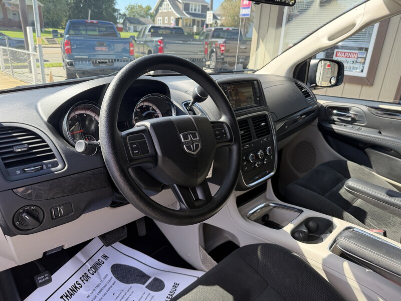 2015 Dodge Grand Caravan SXT - Photo 6 - Canton, OH 44707
