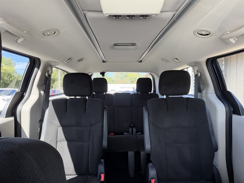 2015 Dodge Grand Caravan SXT - Photo 9 - Canton, OH 44707