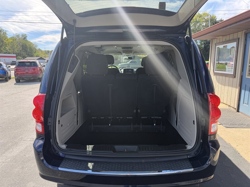 2015 Dodge Grand Caravan SXT - Photo 14 - Canton, OH 44707