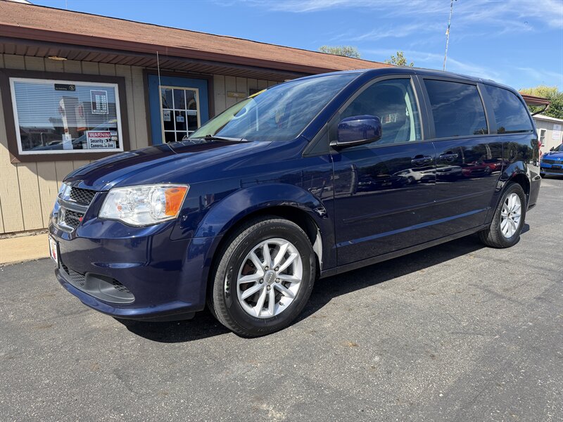 2015 Dodge Grand Caravan SXT - Photo 4 - Canton, OH 44707