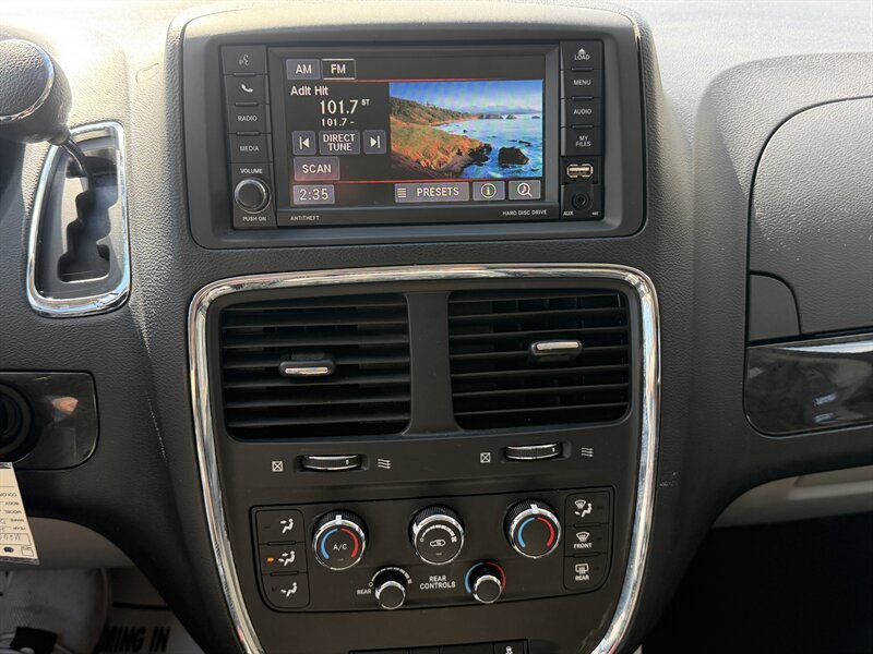 2015 Dodge Grand Caravan SXT - Photo 8 - Canton, OH 44707