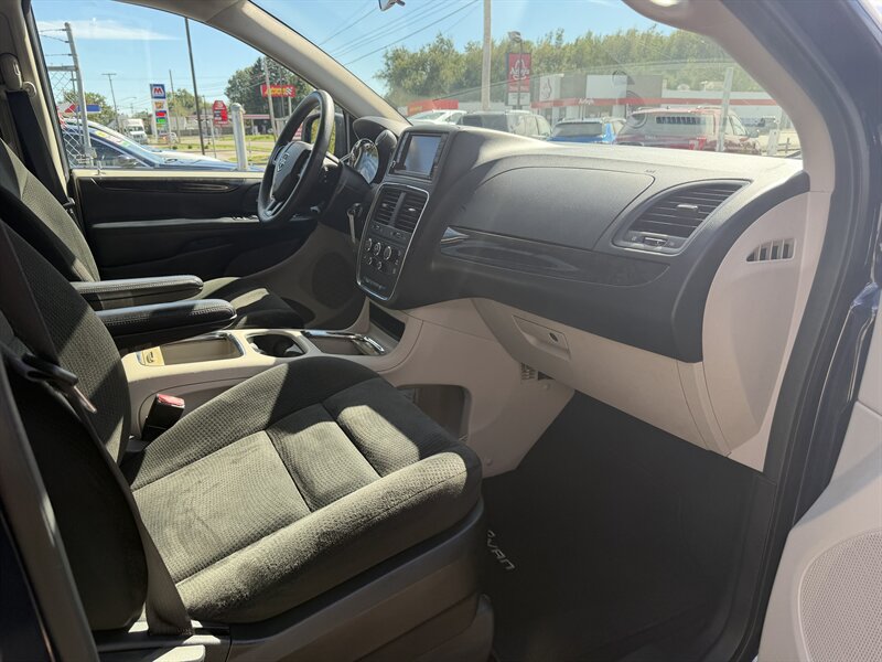 2015 Dodge Grand Caravan SXT - Photo 18 - Canton, OH 44707