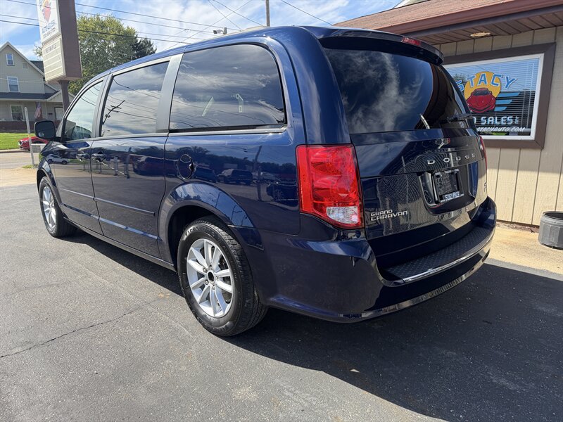 2015 Dodge Grand Caravan SXT - Photo 12 - Canton, OH 44707