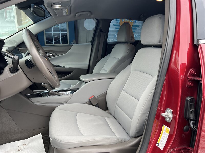 2018 Chevrolet Malibu LT - Photo 3 - Canton, OH 44707