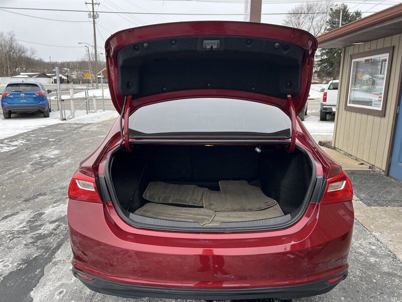 2018 Chevrolet Malibu LT - Photo 13 - Canton, OH 44707