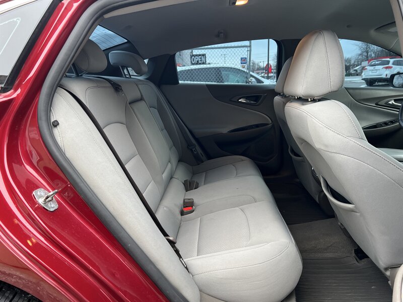 2018 Chevrolet Malibu LT - Photo 16 - Canton, OH 44707